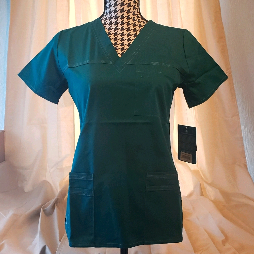 ADAR MEDICAL: NURSES POP STRETCH SCRUB TOP.